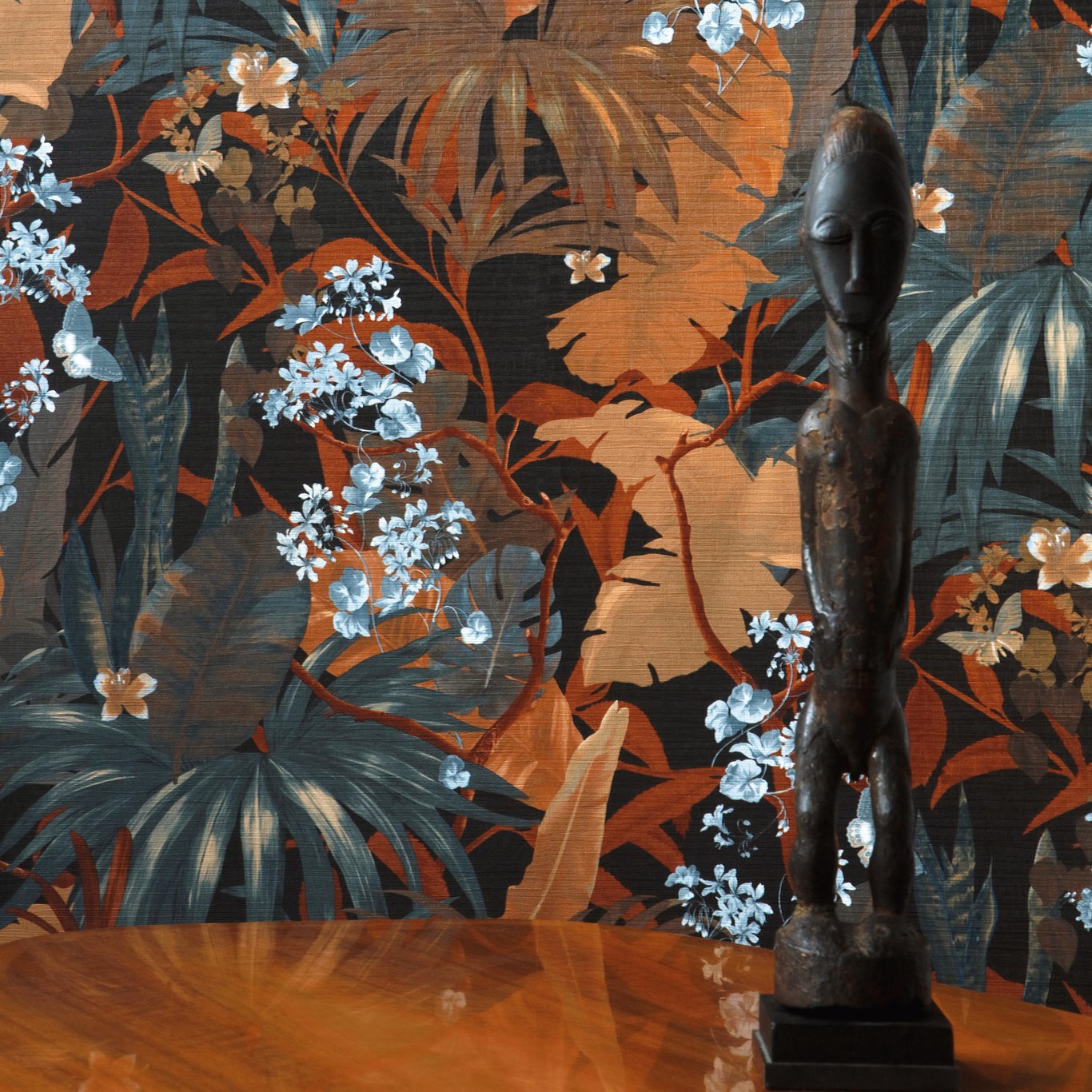 DESERT LODGE BOTANICAL VINYLTAPET ORANGE/SORT VAREPRØVE DESERT LODGE BOTANICAL VINYLTAPET ORANGE/SORT VAREPRØVE