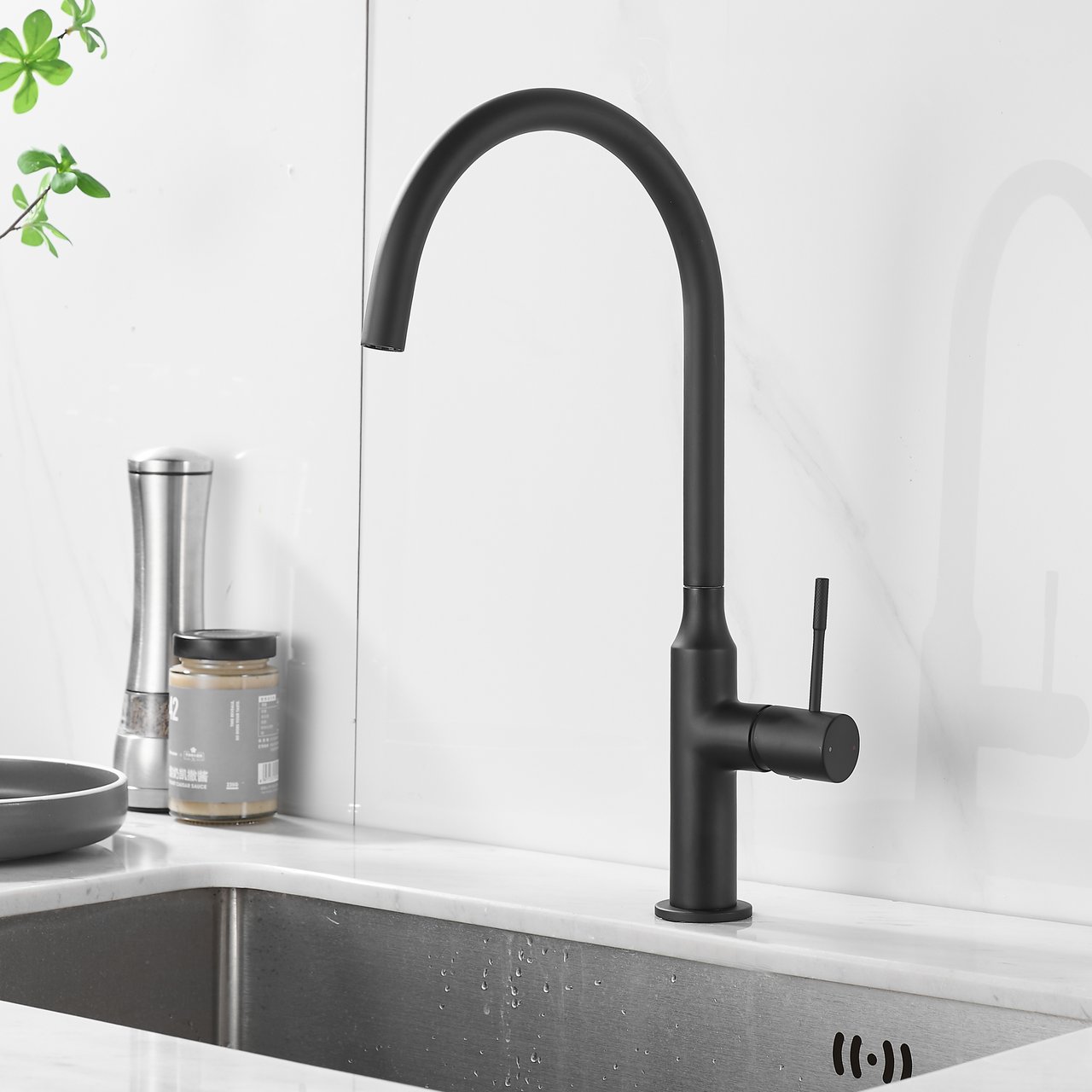 CELESTE ELY KJØKKENARMATUR MATT SORT CELESTE ELY KJØKKENARMATUR MATT SORT