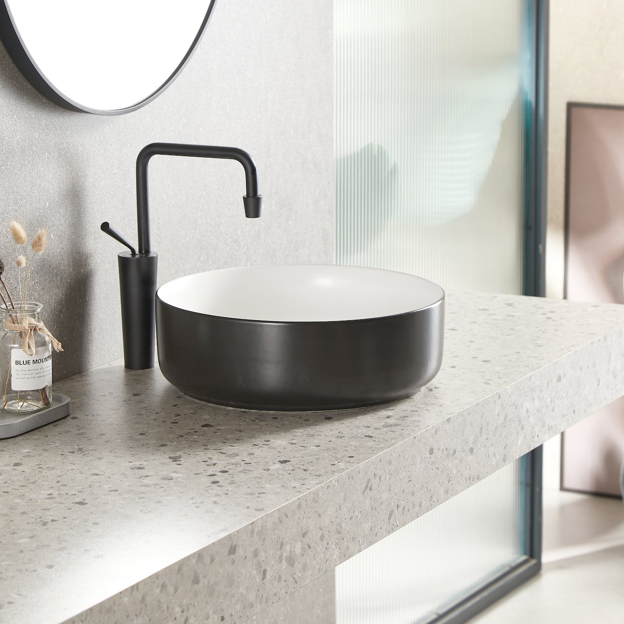 LIND DESIGN SERVANT THIN 300 MATT SORT/MATT HVIT LIND DESIGN SERVANT THIN 300 MATT SORT/MATT HVIT