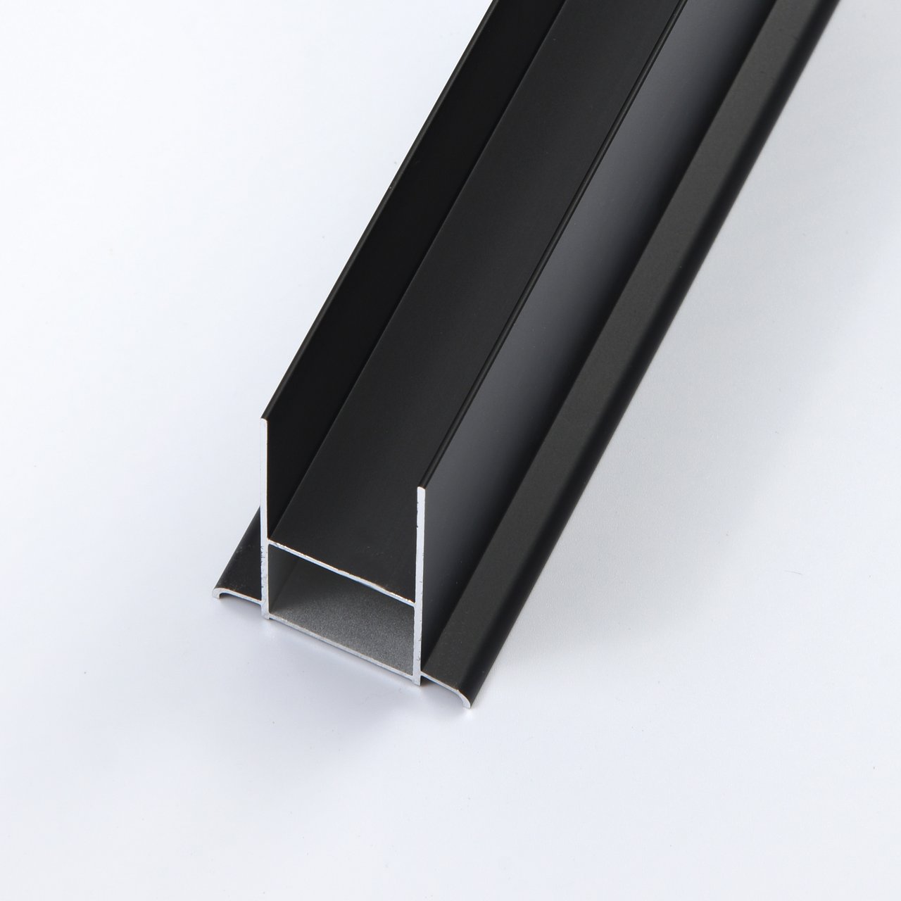 CELESTE UTFORINGSPROFIL MATT SORT CELESTE UTFORINGSPROFIL MATT SORT