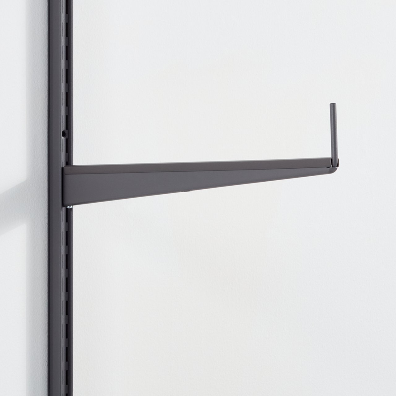 ELFA GARAGE+ KNEKTINNSATS 40 MATT GRÅ