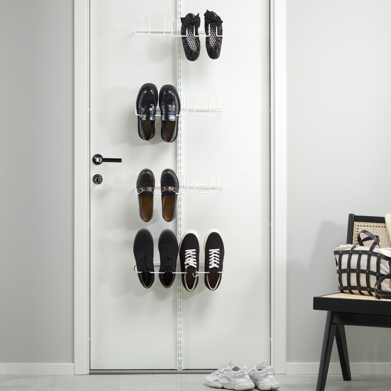 ELFA SKOOPPBEVARING PÅ DØR HVIT ELFA SKOOPPBEVARING PÅ DØR HVIT