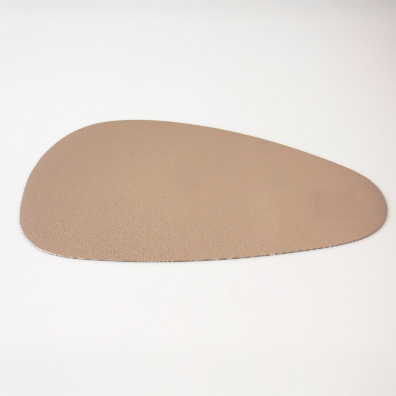 SPISEBRIKKE CURVE 43X30CM BEIGE SPISEBRIKKE CURVE 43X30CM BEIGE