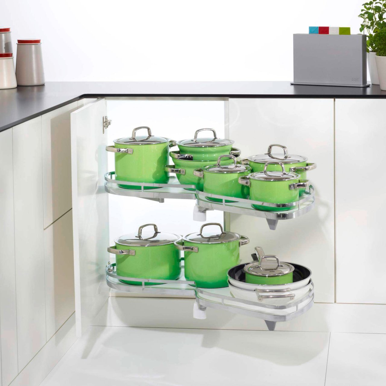 THEOFILS LEMANS II UTTREKK FOR HJØRNESKAP 500MM HØYRE ARENA PLUS STYLE VIT/KROM THEOFILS LEMANS II UTTREKK FOR HJØRNESKAP 500MM HØYRE ARENA PLUS STYLE VIT/KROM