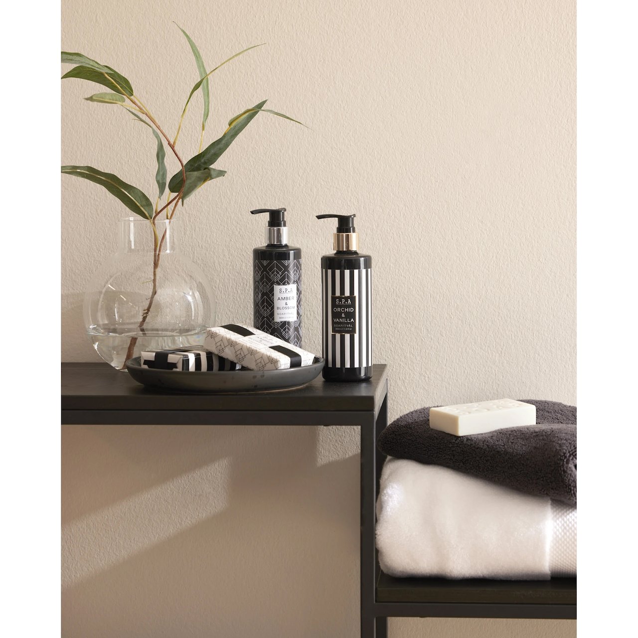 S.P.A. HÅNDSÅPE 300ML ORCHID & VANILLA S.P.A. HÅNDSÅPE 300ML ORCHID & VANILLA