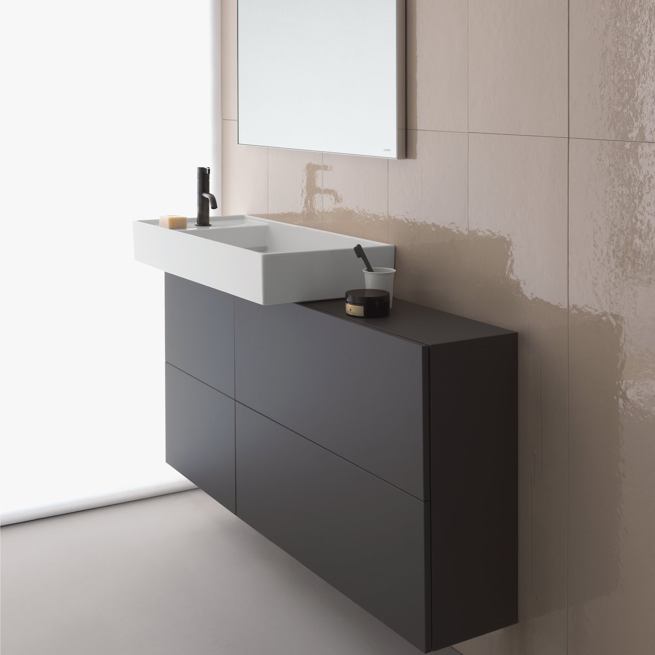 LAUFEN KARTELL SERVANT 75 CM U/OVERLØP LAUFEN KARTELL SERVANT 75 CM U/OVERLØP