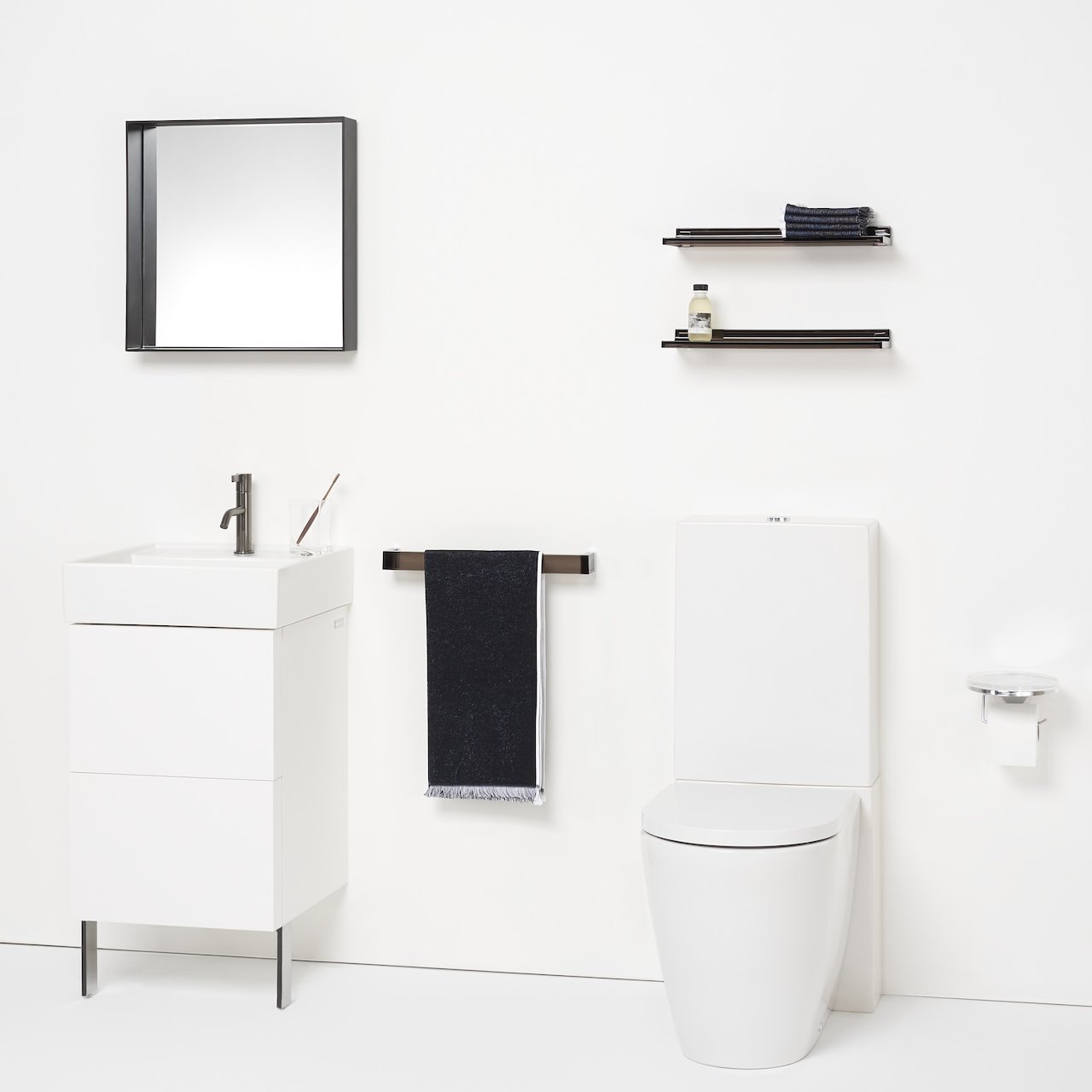 LAUFEN KARTELL HÅNDKLESTATIV 30 CM RØYKGRÅ LAUFEN KARTELL HÅNDKLESTATIV 30 CM RØYKGRÅ