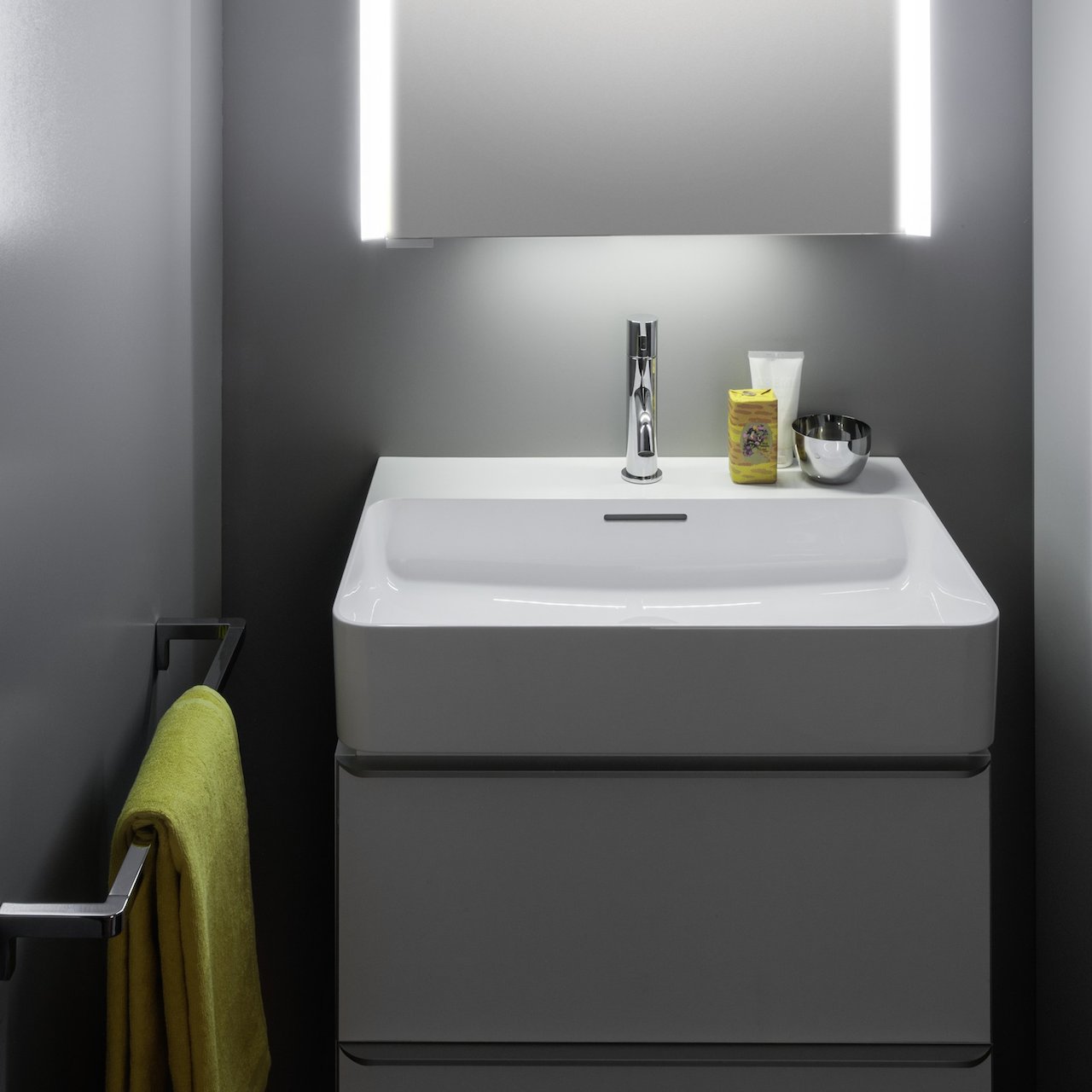 LAUFEN VAL SERVANT 60X42 CM U/OVERLØP HVIT LAUFEN VAL SERVANT 60X42 CM U/OVERLØP HVIT