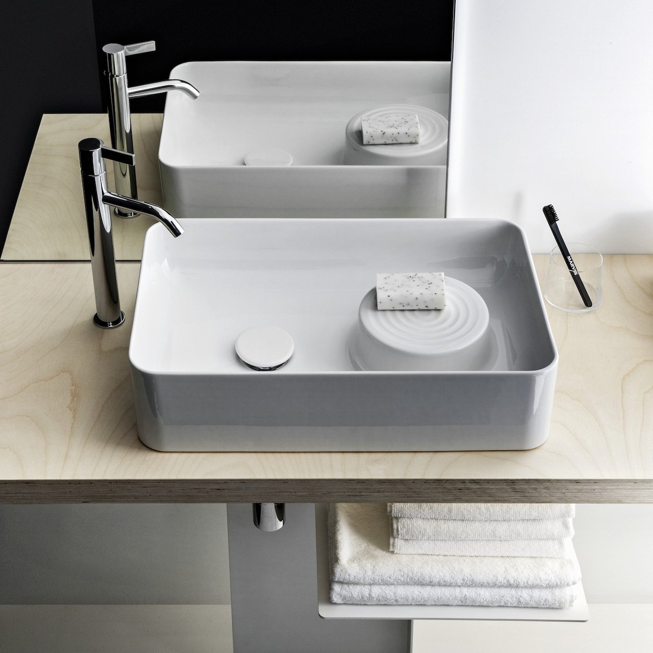 LAUFEN VAL SERVANT 55X36 CM LCC M/HOLME HVIT LAUFEN VAL SERVANT 55X36 CM LCC M/HOLME HVIT