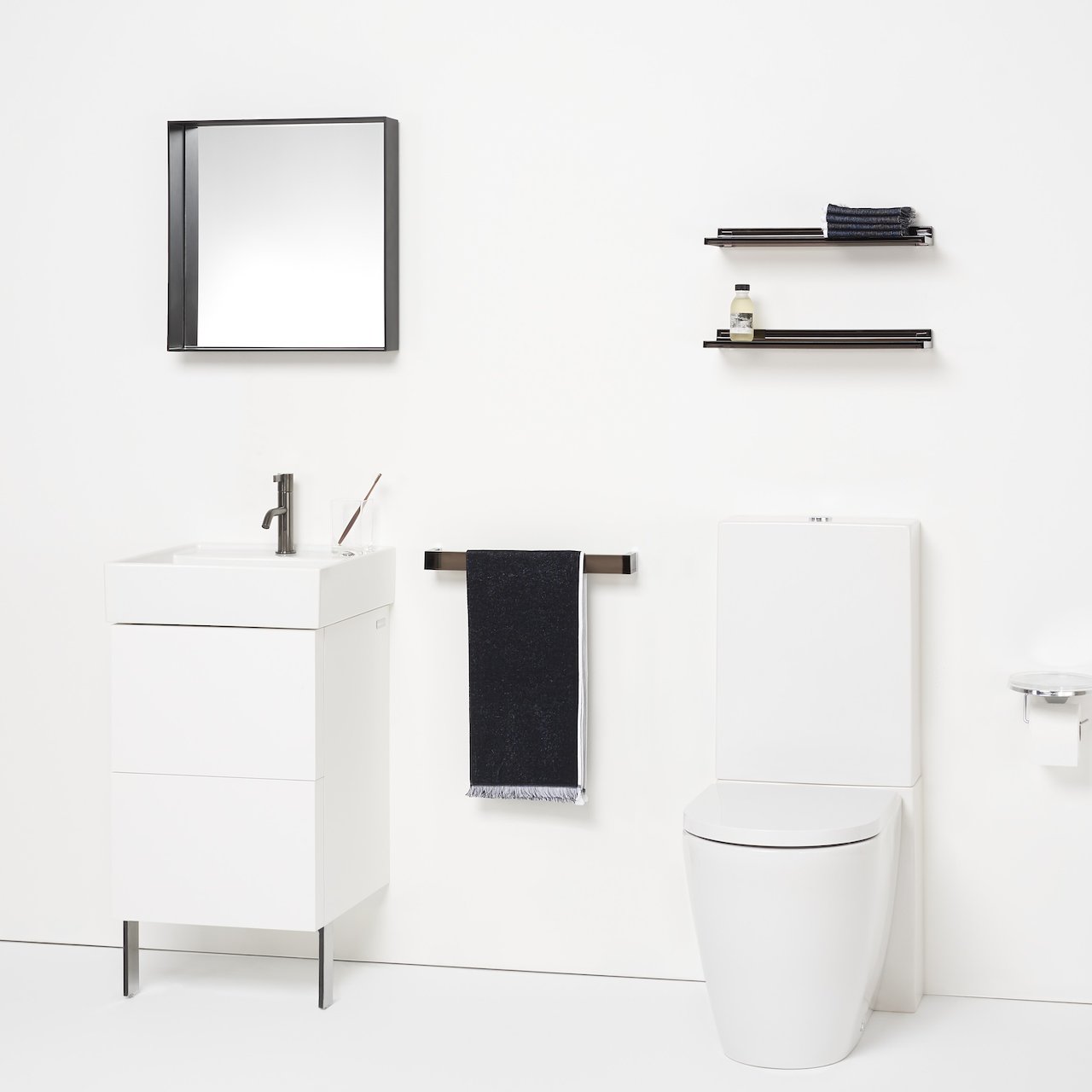 LAUFEN KARTELL HÅNDKLESTATIV 30 CM SVART LAUFEN KARTELL HÅNDKLESTATIV 30 CM SVART