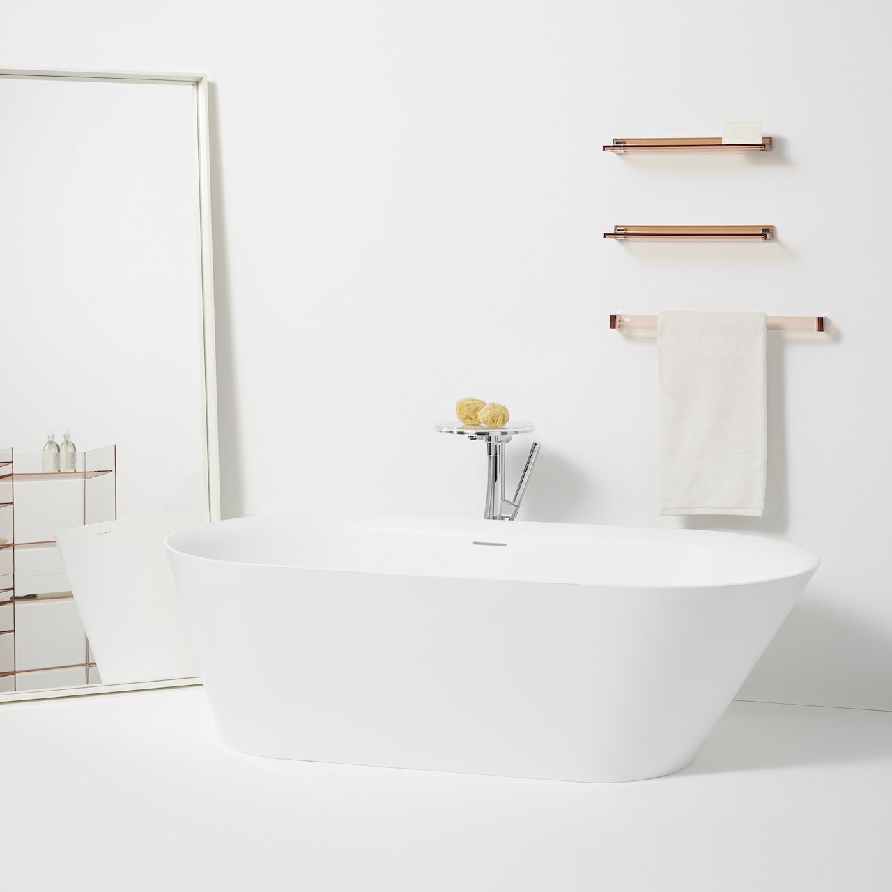 LAUFEN KARTELL HÅNDKLESTATIV 60 CM HVIT LAUFEN KARTELL HÅNDKLESTATIV 60 CM HVIT