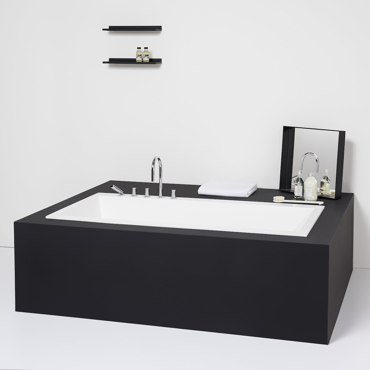 LAUFEN KARTELL HYLLE VEGGMONTERT SVART LAUFEN KARTELL HYLLE VEGGMONTERT SVART