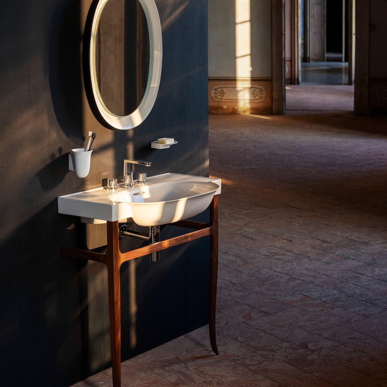 LAUFEN NEW CLASSIC SERVANT 80X48 CM HVIT LAUFEN NEW CLASSIC SERVANT 80X48 CM HVIT