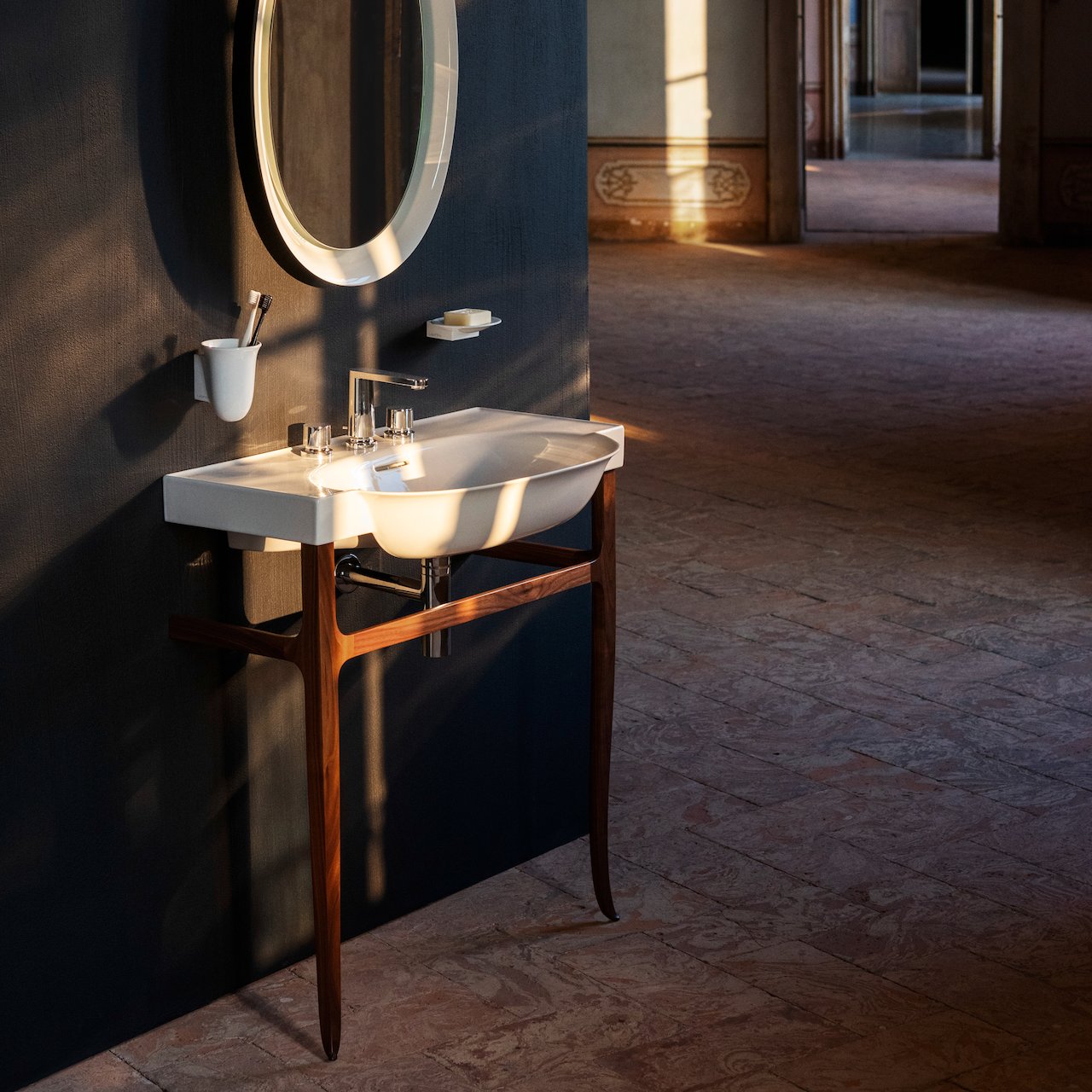 LAUFEN NEW CLASSIC BENSTATIV TIL SERVANT 813855 77,5X83 CM VALNØTT