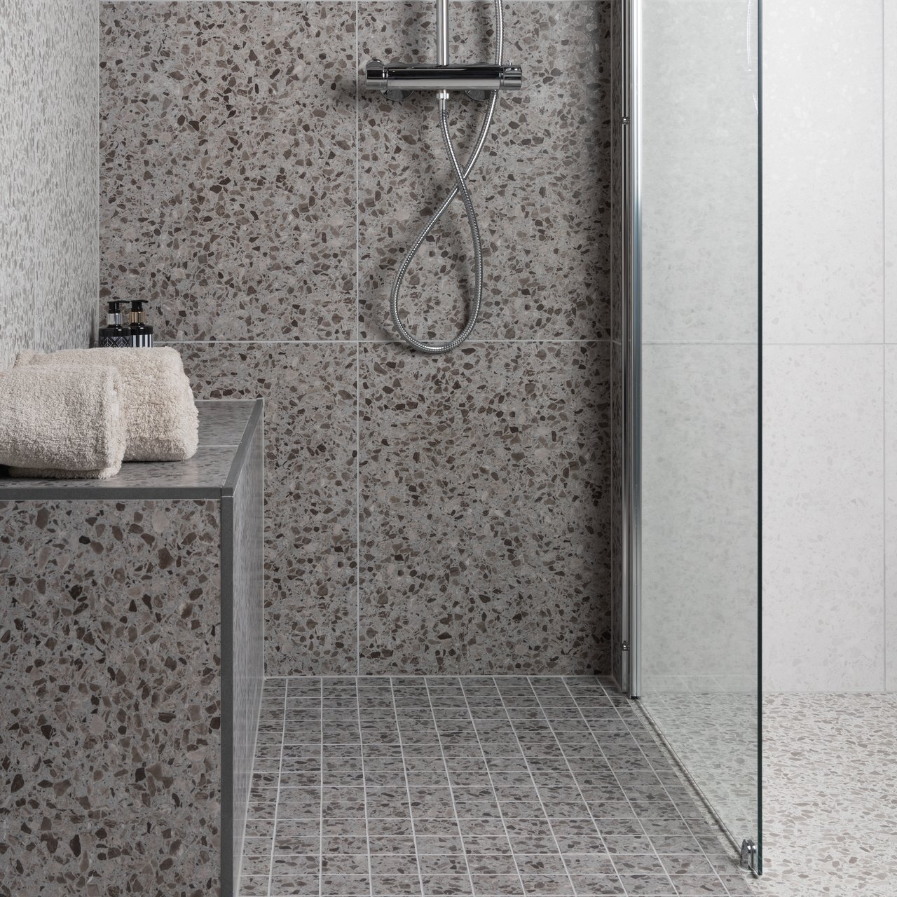 TERRAZZO GREY MOSAIKK 6X6 9MM TERRAZZO GREY MOSAIKK 6X6 9MM