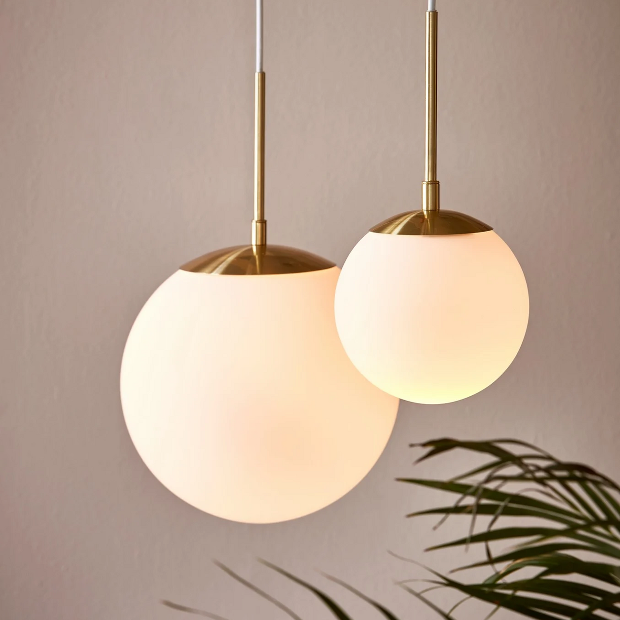 Grant pendellampe i messing med glassglobe Ø 25cm