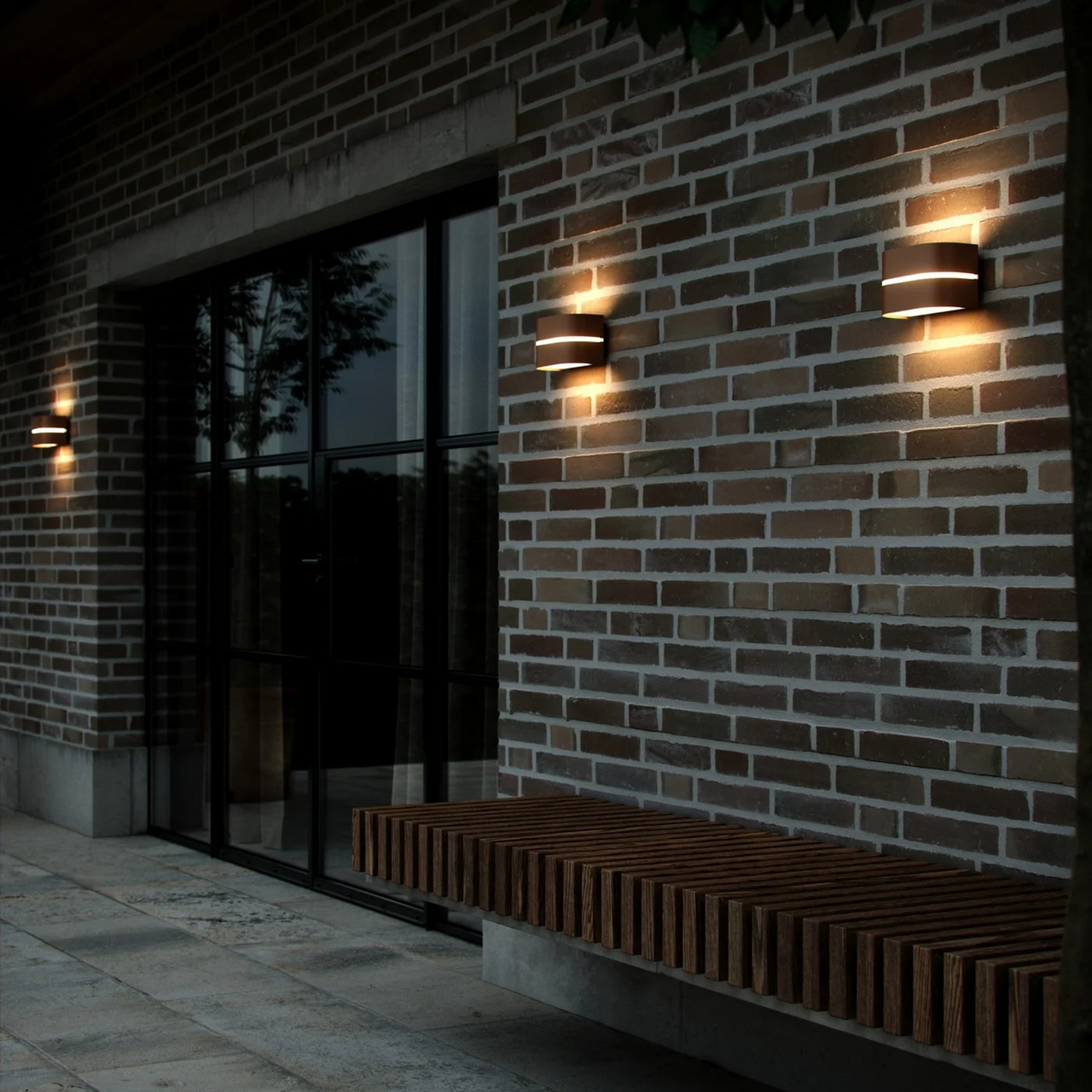 Sibelis utendørs vegglampe, E27, plast, brun metallic