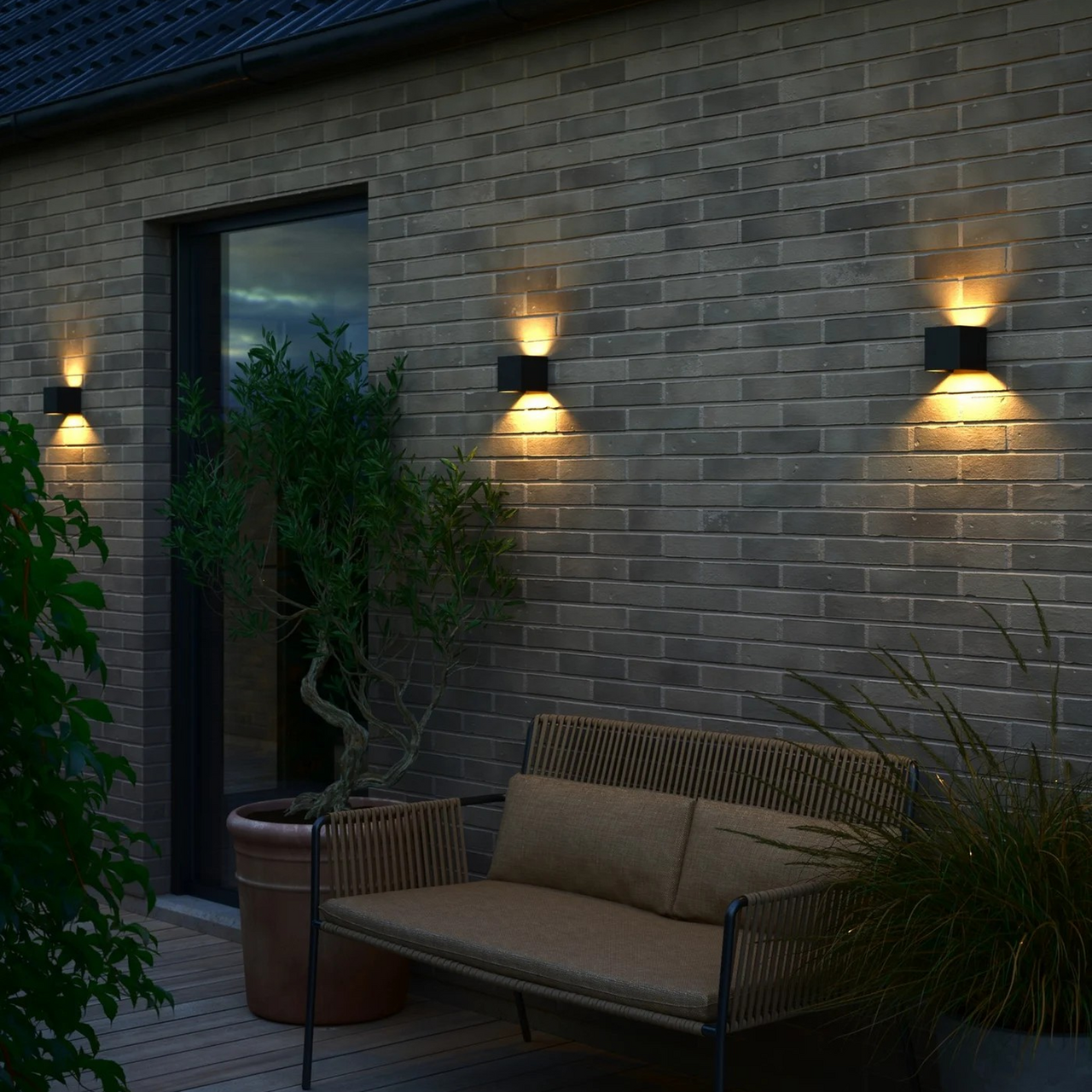 Utendørs LED-vegglampe Milda kubi, svart, opp/ned, aluminium