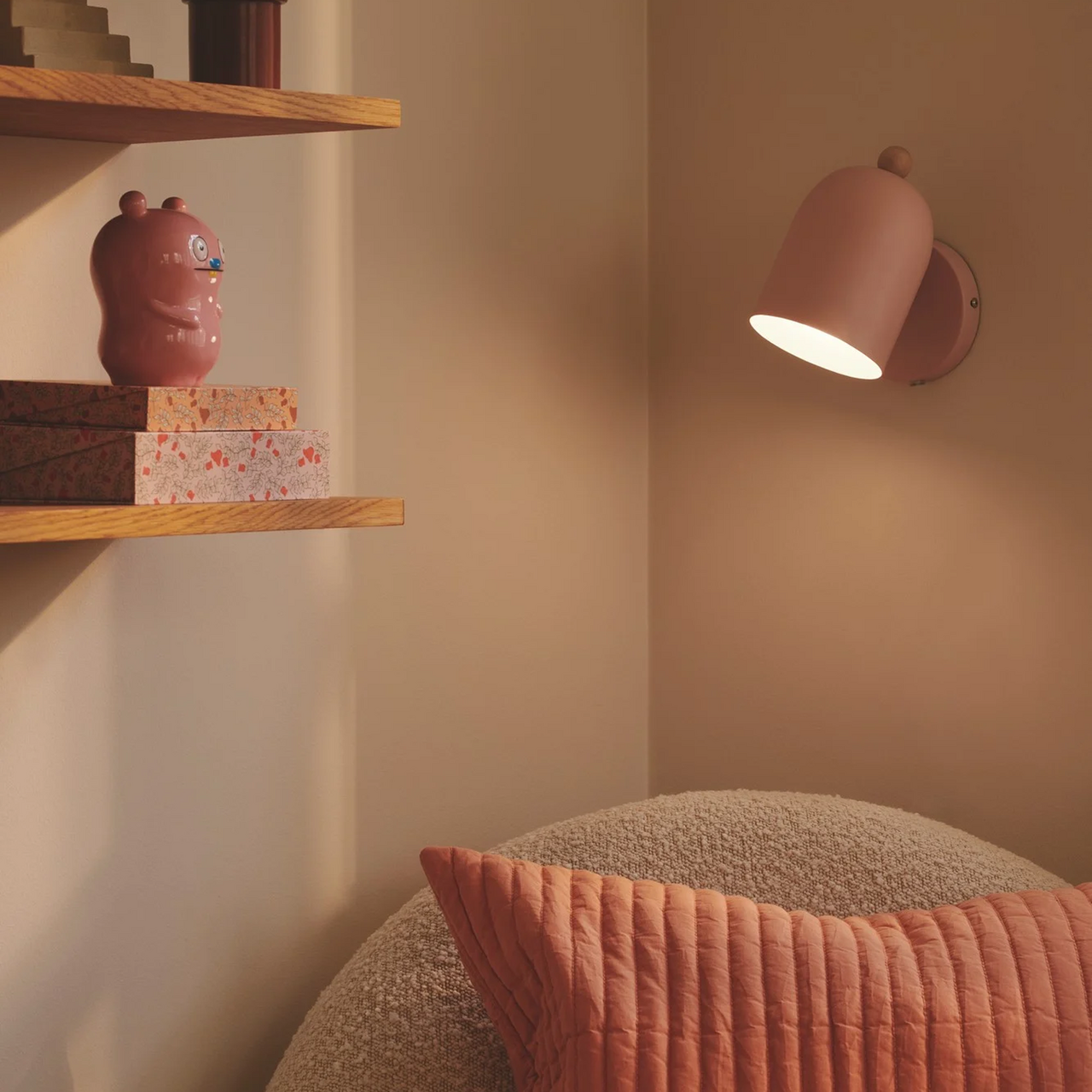 Gaston vegglampe med kabel og støpsel, metall, rosé