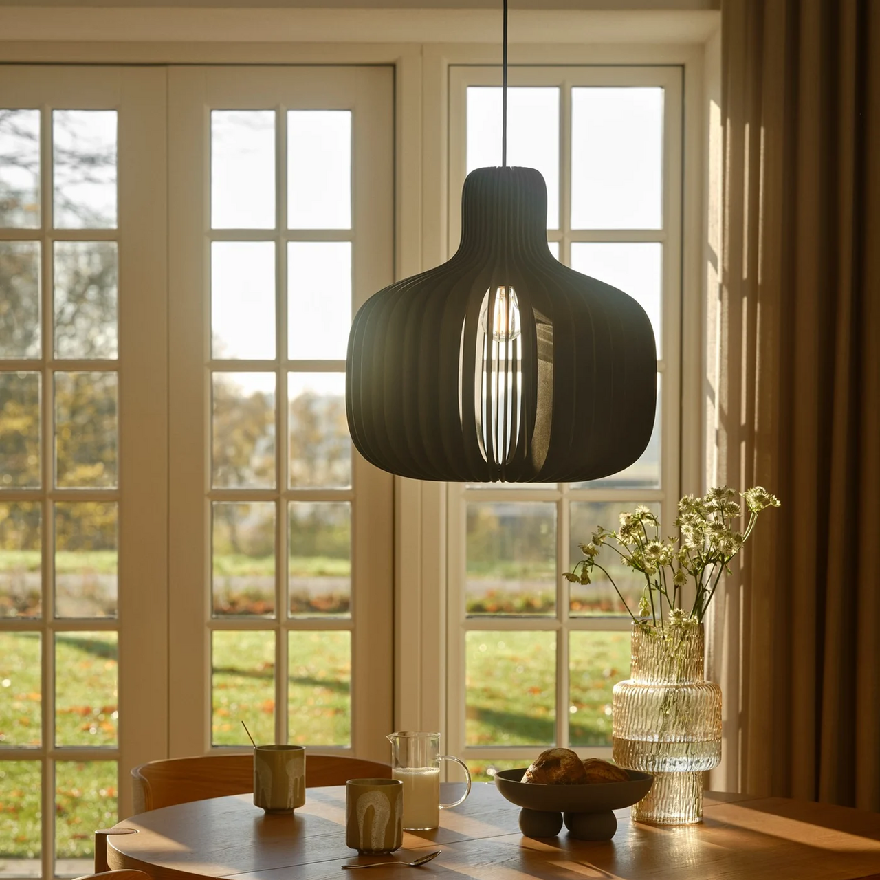 Pendellampe Hazo, Ø 43 cm, svart, tre