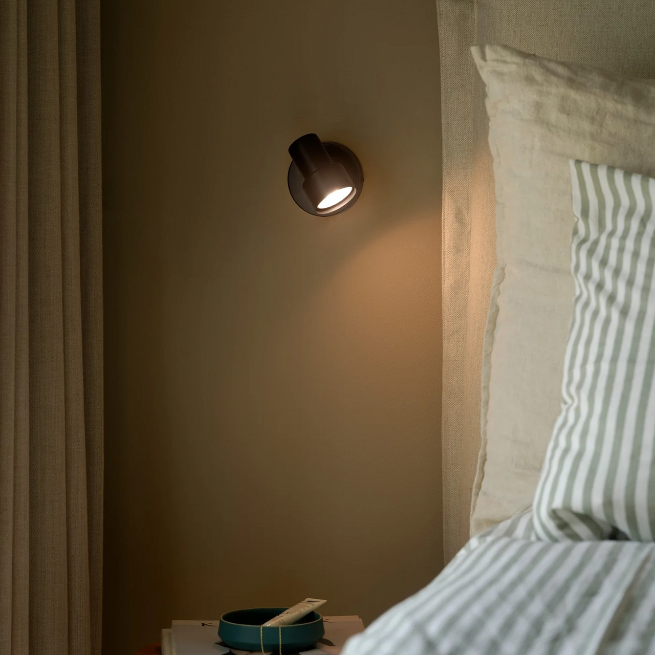 NORDLUX BOSTON SPOT VEGGLAMPE SORT