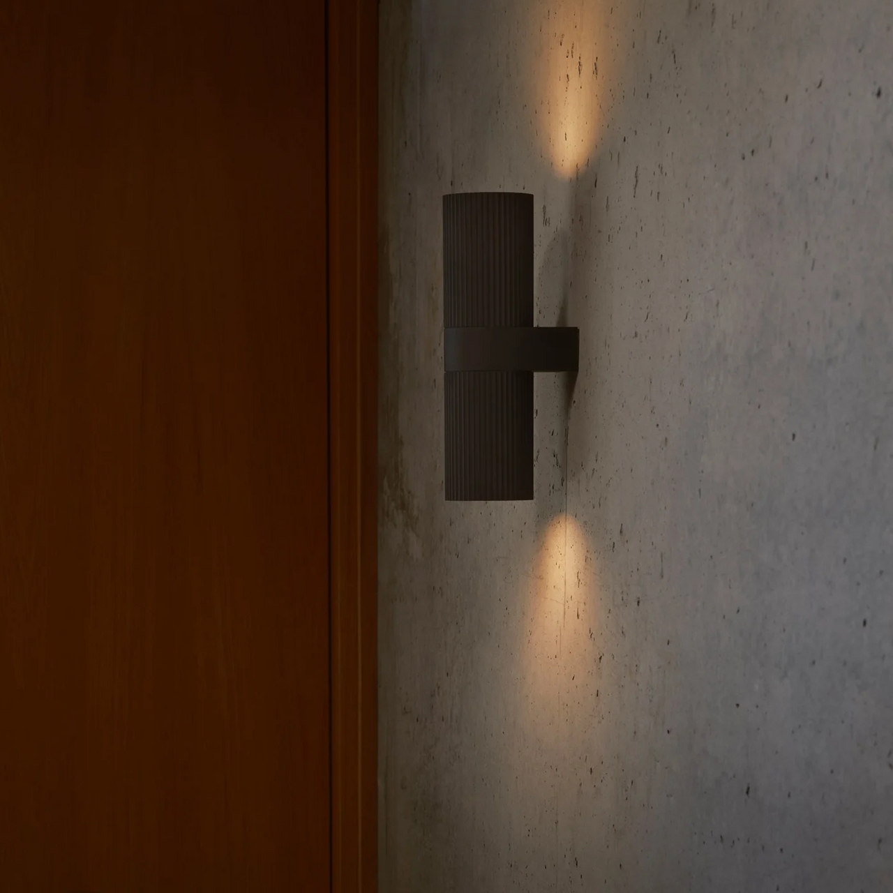 NORDLUX KYKLOP RIPPLE MAXI VEGGLAMPE SORT