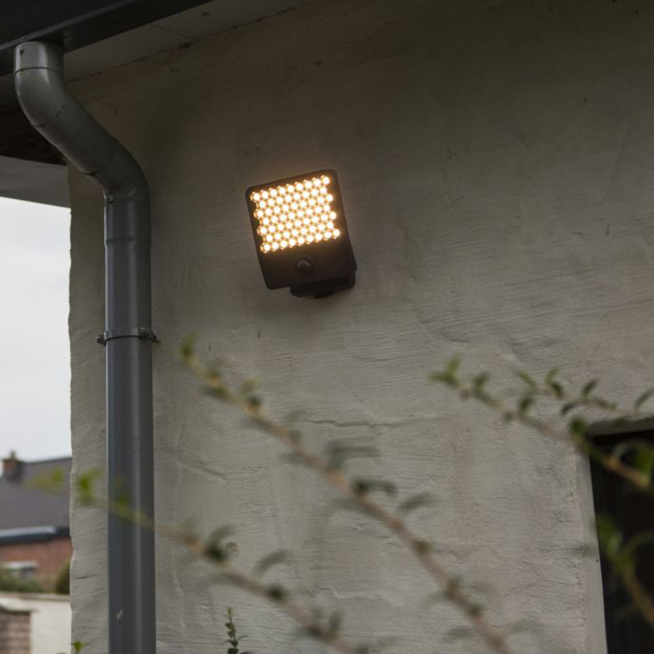 LUTEC ATLANTIS MEDIUM LED VEGGLAMPE 1 LYS PIR MØRKEGRÅ 3000K