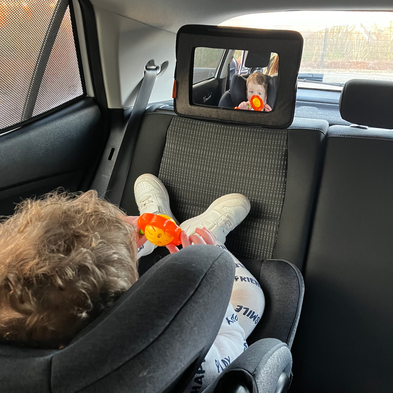 DREAMBABY SPEIL TIL NAKKESTØTTE I BIL